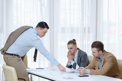​老板拖欠员工工资怎么办？