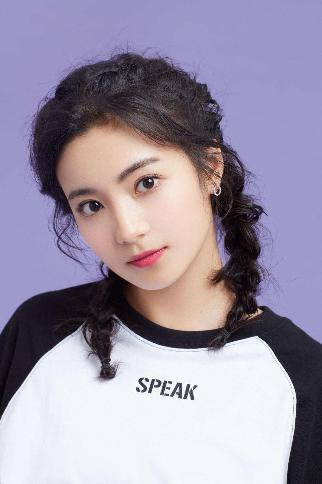 组图：内地女演员张雅钦