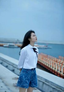 ​赵今麦《少年派2》强势回归，白衬衫牛仔短裤穿出清纯美少女范儿