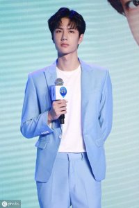 ​王一博被恶意p图成“发际线男孩”小吴，经纪公司起诉维权