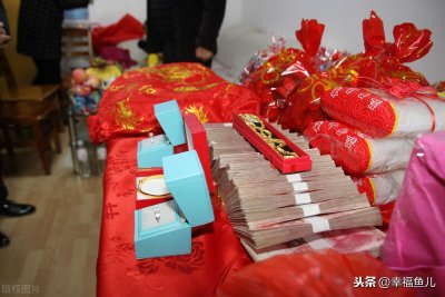 ​彩礼什么时候给女方家？彩礼即聘礼，一般需在男女双方结婚之前给