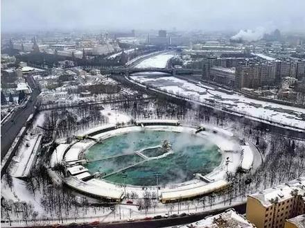 前苏联：拆百年教堂建苏维埃宫，因工地意外冒水流产，目前复建了