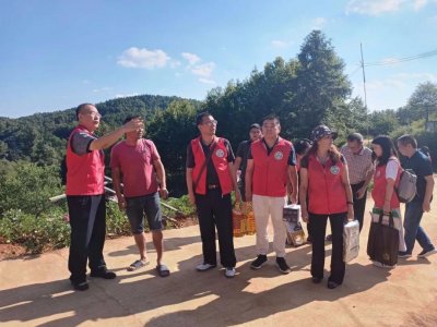 ​深圳市委政法委来邵慰问见义勇为人员家庭