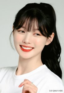 ​金裕贞，清纯唯美的氧气女神，童星出道的她，极具优雅气息