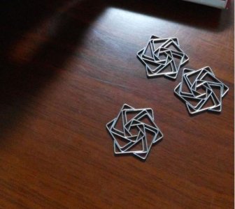 ​用订书钉轻易摆出一朵玫瑰 让你的爱人无比敬佩