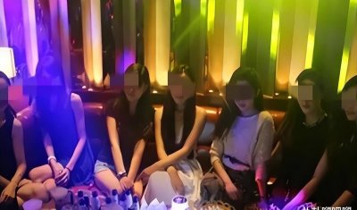 ​大学女生酒吧视频曝光，摇头晃脑引发争议：是下药还是自愿嗨翻？
