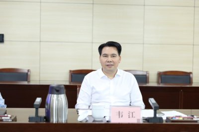 ​韦江与自治区人力资源和社会保障厅客人座谈