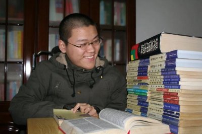​卧床37年，却坚持教课17年，那个“躺着教课”的老师走了