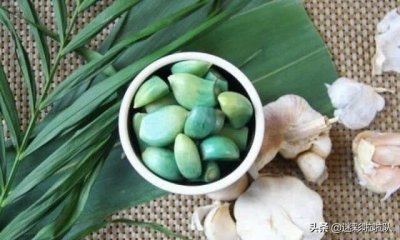 ​腌制“腊八蒜”时应该用白糖还是冰糖？很多人用错了糖，口感不好