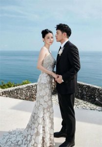 ​潘玮柏和宣云结婚照传出，伴娘团现内娱女星，打扮比其他人用心