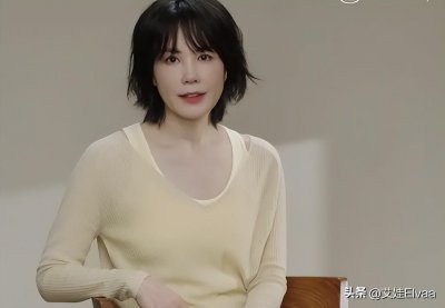 ​王菲聚会！穿西装披头散发像大妈认不出，哭着离场全程靠助理搀扶