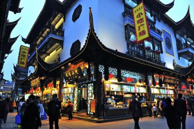​全国十大小吃街之九，上海城隍庙
