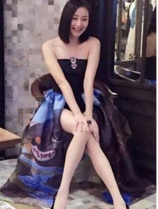 ​万绮雯：“香港第一美腿”，不仅腿长，衣品也是绝了