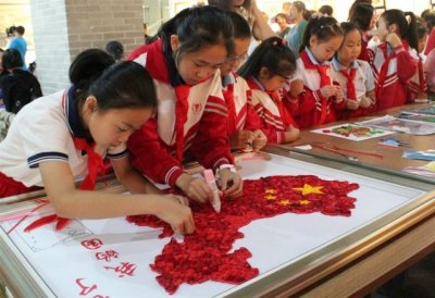 ​先锋路小学“我与祖国共成长”主题画展开幕