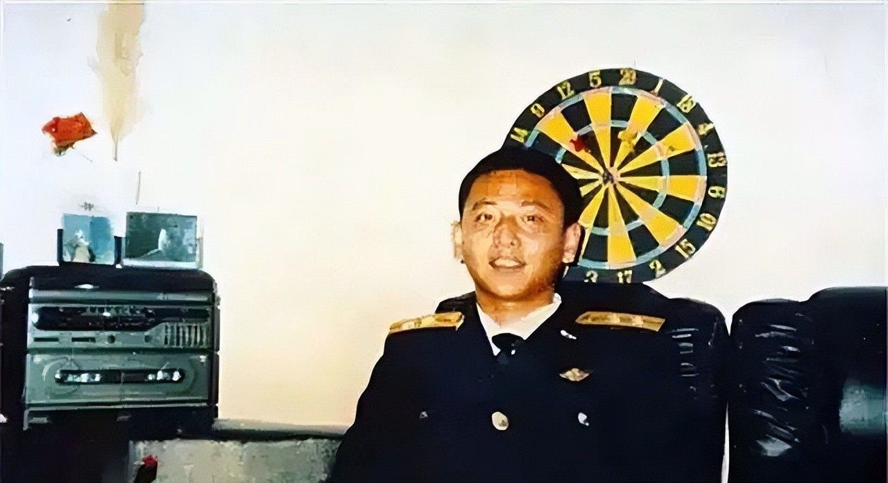 王伟撞机坠毁，一同执行任务的飞行员事后怎样了？