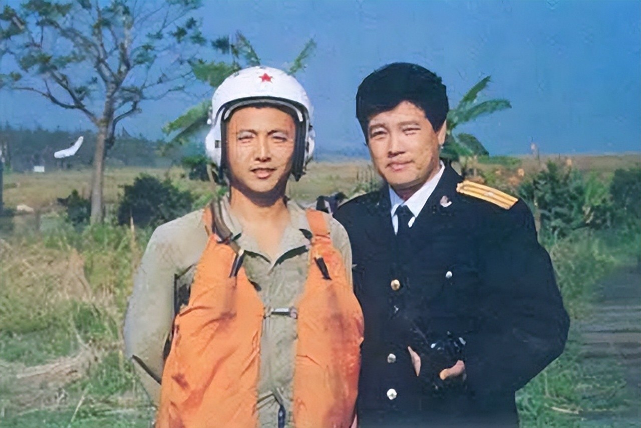 王伟撞机坠毁，一同执行任务的飞行员事后怎样了？