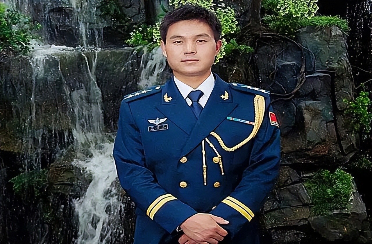 王伟撞机坠毁，一同执行任务的飞行员事后怎样了？