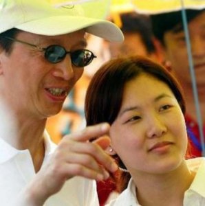 ​伏明霞的老公，伏明霞近况如何(伏明霞的丈夫简历)