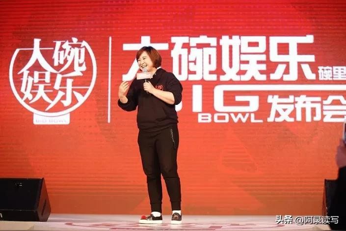 贾玲个人资料简介：中国喜剧女神，明明可以靠脸蛋吃饭，却甘愿扮丑扮男人