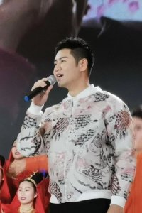 ​徐子崴的老婆资料,他和徐子淳是什么关系？　本文共（1104字）