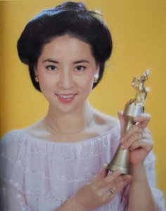 ​林凤娇为什么原谅成龙(成龙妻子林凤娇近况如何)