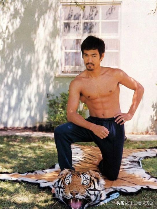 李小龙出拳速度（李小龙罕见训练照一秒可打出9拳）