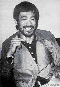 ​李小龙出拳速度（李小龙罕见训练照一秒可打出9拳）