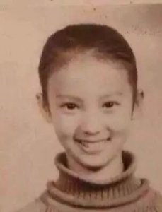 ​金晨怎么变丑了鼻子怎么了脸怎么那么歪?金晨肯定整容失败细节图(2)