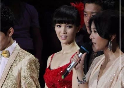 金晨怎么变丑了鼻子怎么了脸怎么那么歪?金晨肯定整容失败细节图