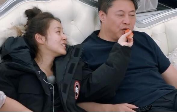 我家那闺女张佳宁：支持妈妈再婚和叔叔相处非常融洽