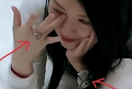妻子2章子怡戒指什么梗 戒指被打马赛克原因是什么