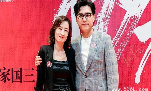 靳东刘敏涛合影梦回伪装者 你们是不是也想重新刷剧了