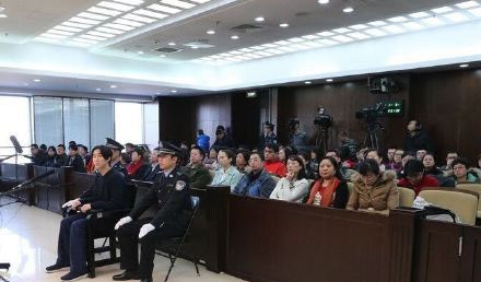 房祖名涉毒案今日开庭审理 房祖名一审被判6个月