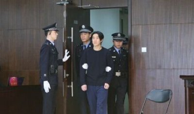 ​房祖名涉毒案今日开庭审理房祖名一审被判6个月
