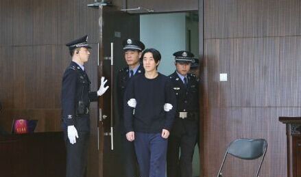 房祖名涉毒案今日开庭审理 房祖名一审被判6个月