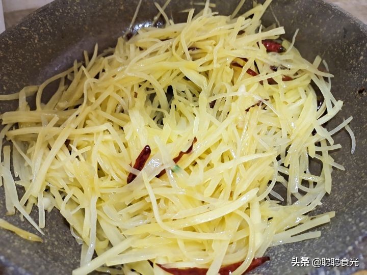 春饼的配菜有哪些（4道搭配春饼的家常小炒）
