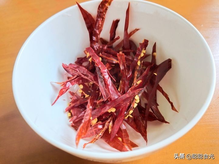 春饼的配菜有哪些（4道搭配春饼的家常小炒）