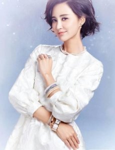​收视女王，与杨幂、刘诗诗、白百何齐名，二婚被鲜肉老公宠成公主