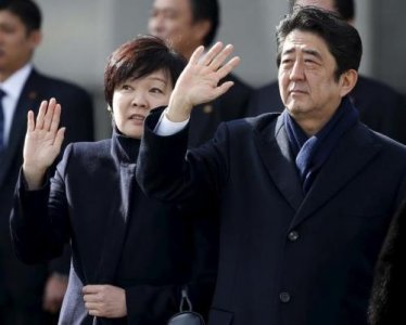 ​安倍摊上大事了！夫人已被软禁，自己被在野党盯上，还想金蝉脱壳