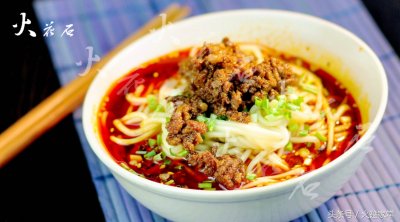 ​四川王牌素椒杂酱面的主角猪肉臊子就是这样做出来的，就这么简单