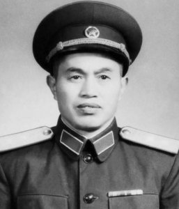 ​张德福：原成都军区副司令员，视察工作时遇难，司令员因此被降职