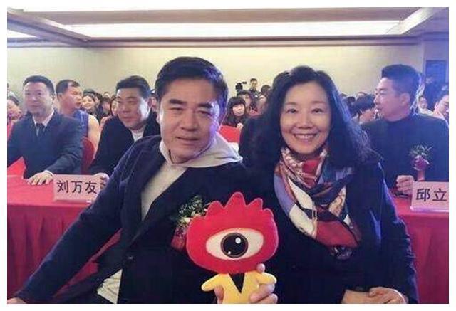 陈宝国从一而终的爱情：与赵奎娥相恋8年终修成正果