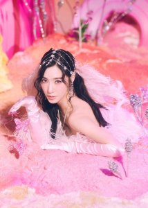 ​少女时代出道15周年回归 以正规7辑展现魅力