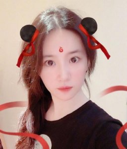 ​刘亦菲搜狐微博（刘亦菲扎丸子头卖萌自称LA）