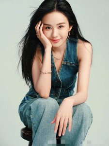 ​颜值即正义！郑合惠子黑长直美照刷屏，网友：求壁纸链接