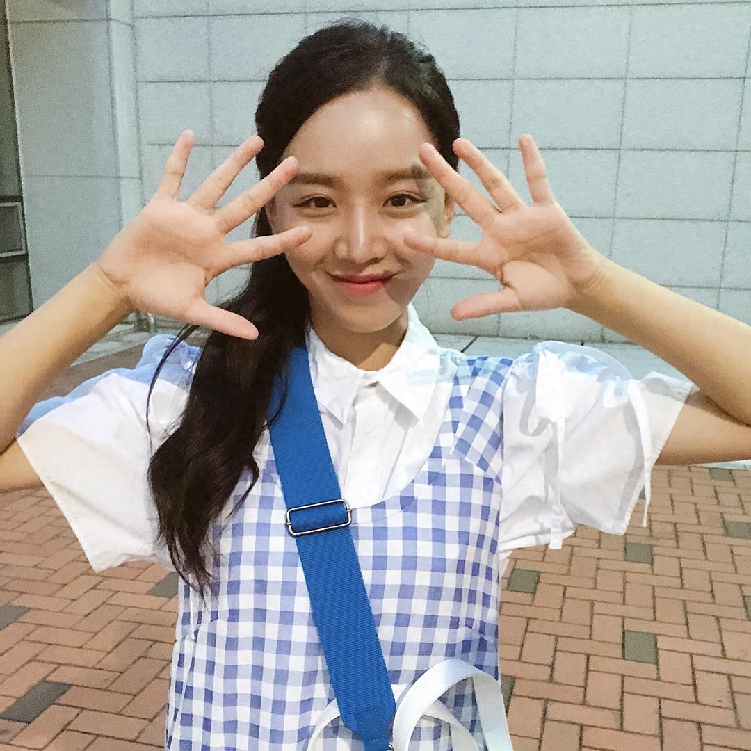 韩国人气女星申惠善
