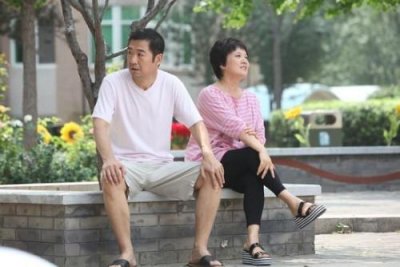 ​张国立邓婕个人简介（二婚嫁给张国立）