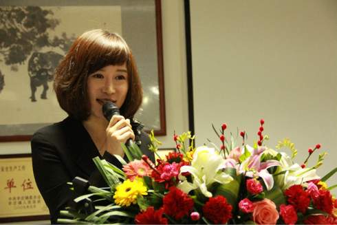 起底张纪中娇妻：前段婚姻也是小三上位，前夫台湾人，大她20岁