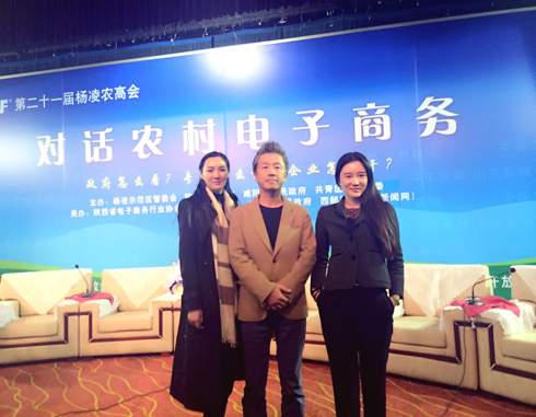起底张纪中娇妻：前段婚姻也是小三上位，前夫台湾人，大她20岁