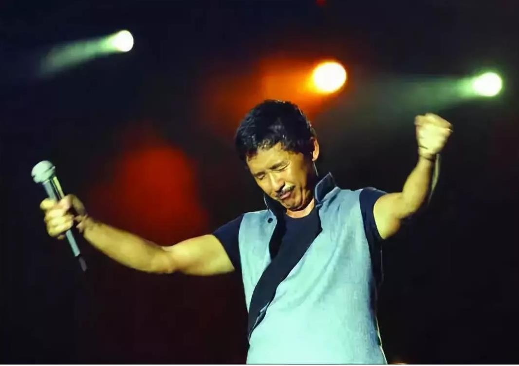 “铁肺歌王”林子祥：曾一人单挑香港乐坛，后因偷窃险些跌落神坛